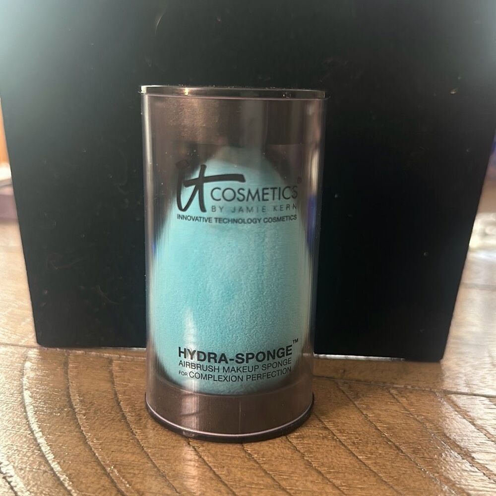 IT COSMETICS Hydra Makeup Sponge Wet Dry Foundation Blending Aqua Blue New